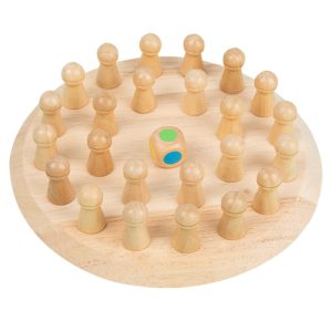 Jeu d'échec coloré en bois pour travailler la mémoire, avec un dé désignant une couleur et il faut retrouver les échecs de la même couleur sur un plateau rond en bois