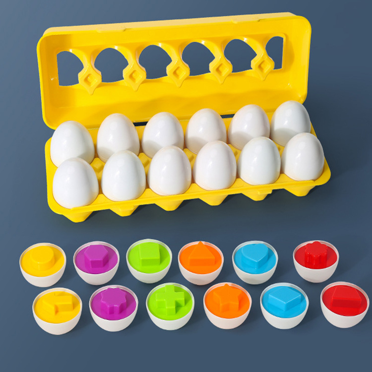 Boîte à oeufs de reconnaissance des formes de couleur avec 12 oeufs dans leur boite