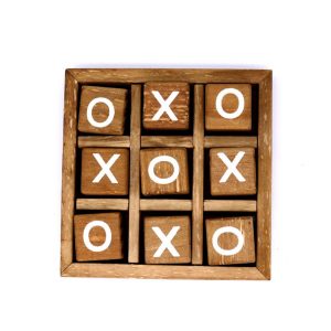 Jeu du morpion avec cubes en bois, disposé dans une boite avec des cubes avec une croix et d'autres avec un rond