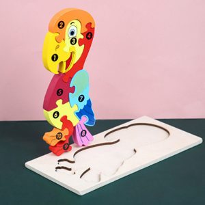 Puzzle en bois d'animaux colorés à 10 pièces, en forme de perroquet avec des chiffres de 1 à 10 sur chacune de ses pièces