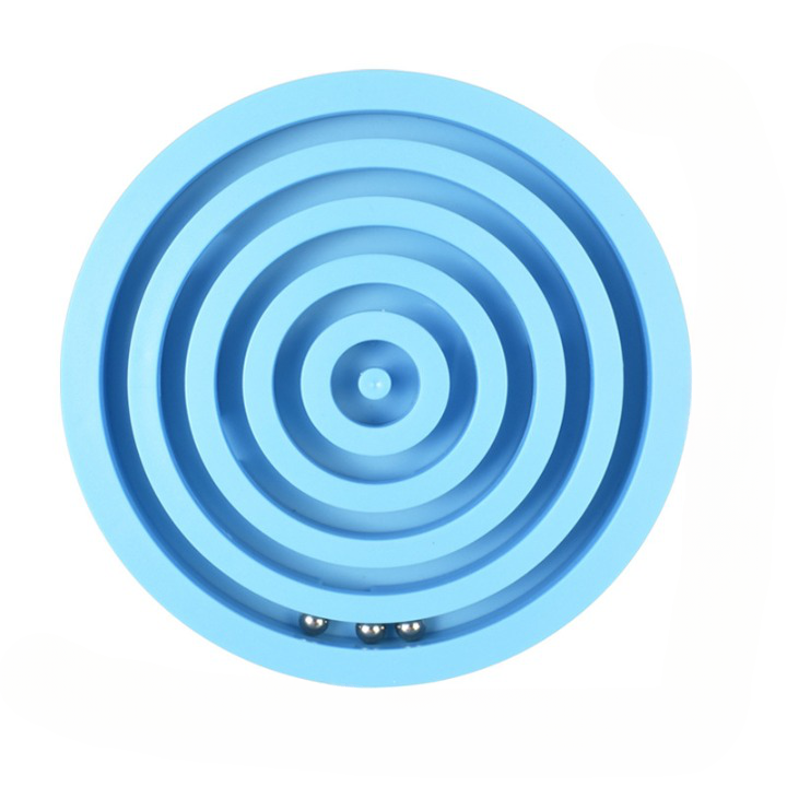 Labyrinthe miniature en forme de spirale de couleur bleu avec 3 billes à l'intérieur