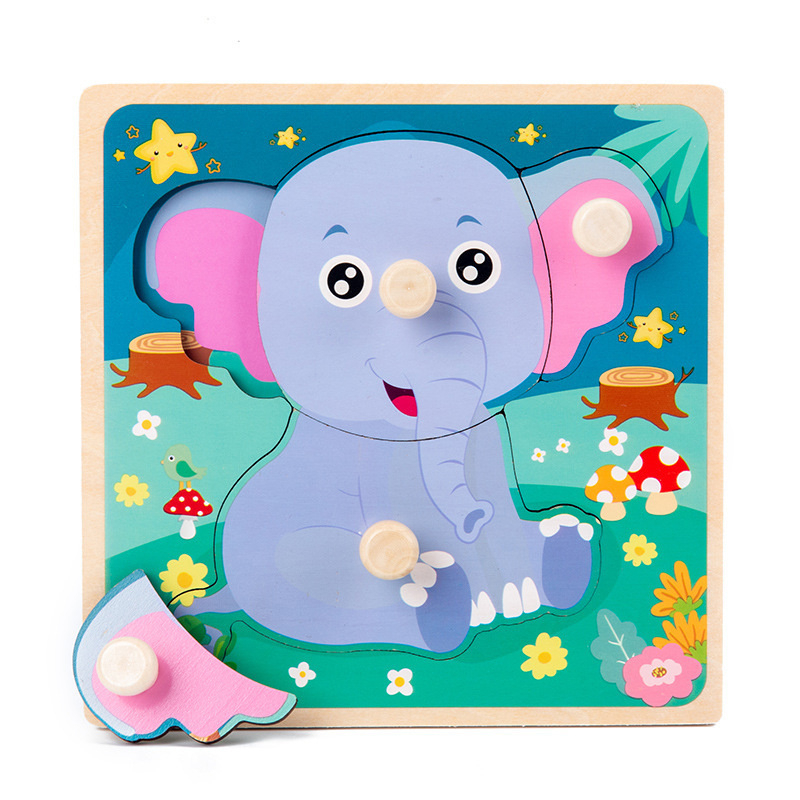 jeu d'éveil, puzzle en bois d'animaux, 4 pièces, éléphant coloré assis dans l'herbe sur une planche de puzzle carré