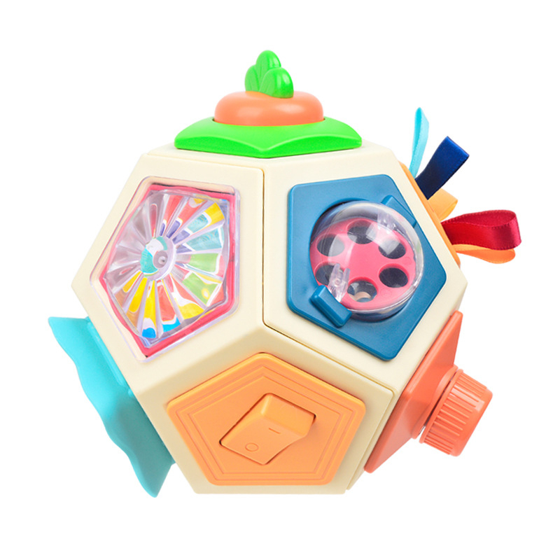 Cube sensoriel multi activité montessori, avec de nombreuse face avec chacune une activité, cube en forme de diamant