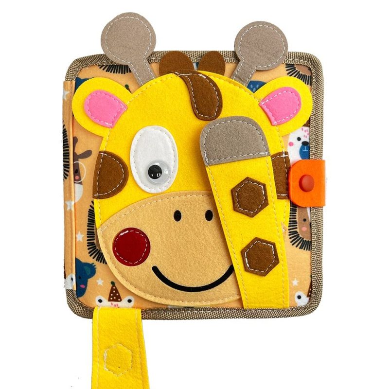 Livre montessori avec tête de girafe jaune sur la page de couverture, avec multi activités à l'intérieur