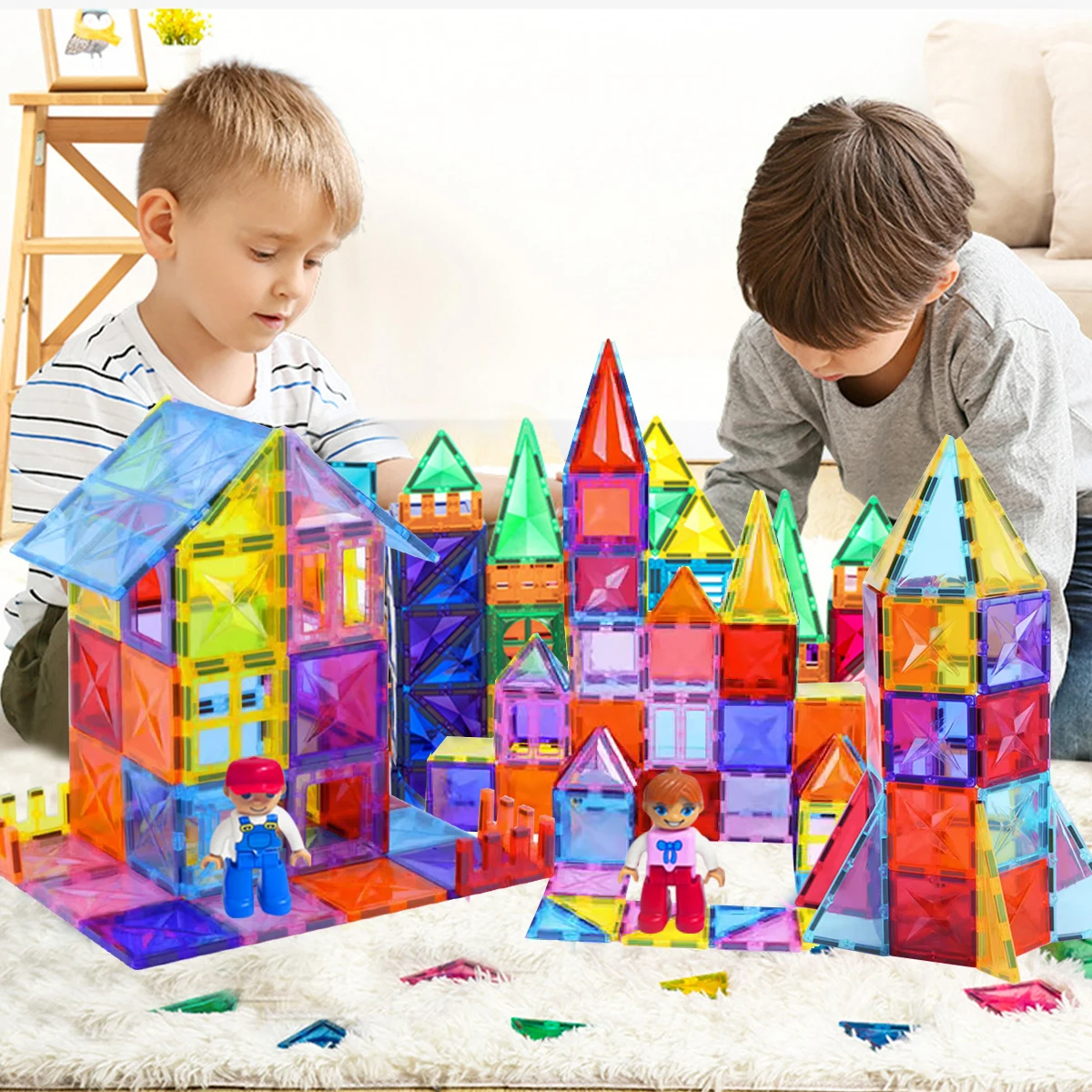 Jeu de construction magnétique multicolore de 41 pièces en plastique avec deux enfants jouant