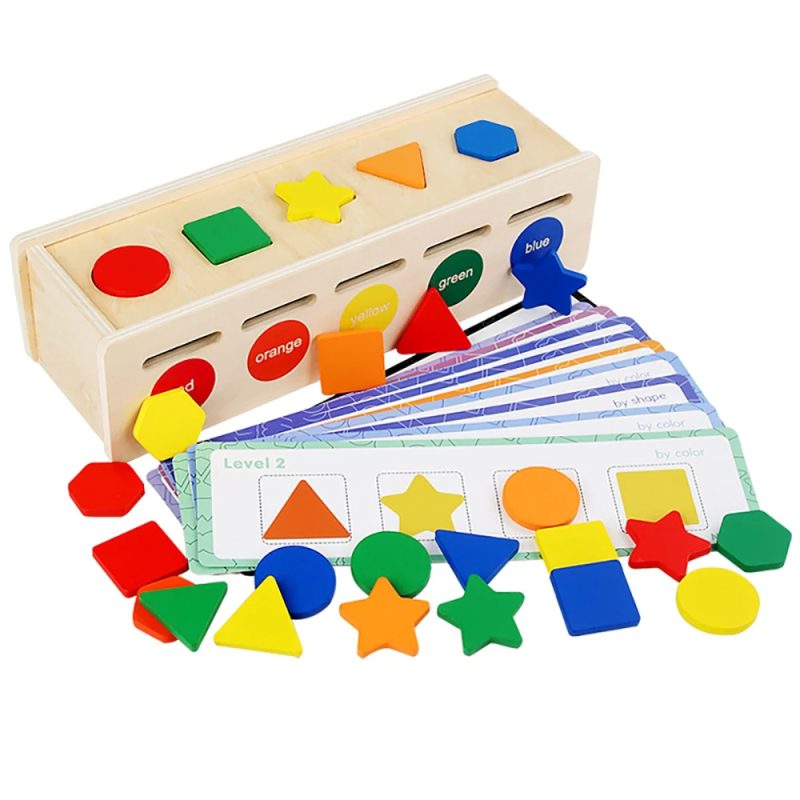 Cube Montessori pour formes et couleurs sur fond blanc