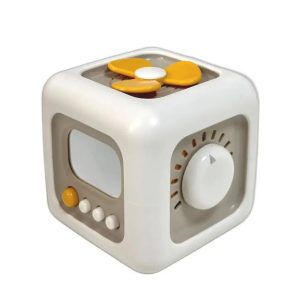 Cube Montessori polyvalent avec poignée sur fond blanc
