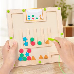 Jeu Montessori magnétique pour couleurs et formes dans les mains d'une personne