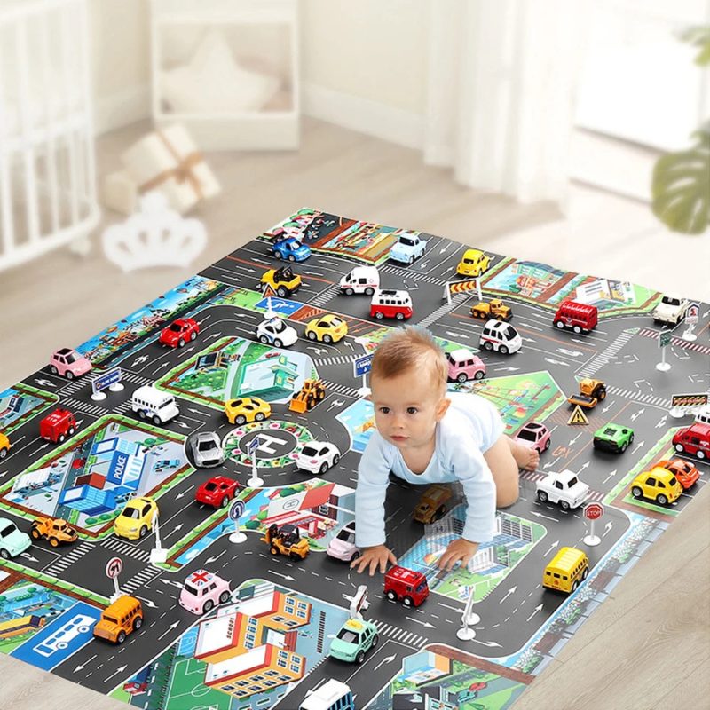 Tapis jeu voiture sur terrain urbain avec un bébé dessus