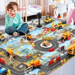 Tapis jeu voiture thème chantier de construction avec un enfant jouant dessus